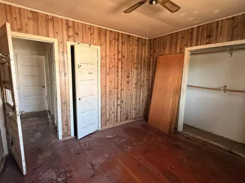 Bedroom - 32947 Hawthorne Rd, Ivanhoe, CA 93235 photo 1 of 6