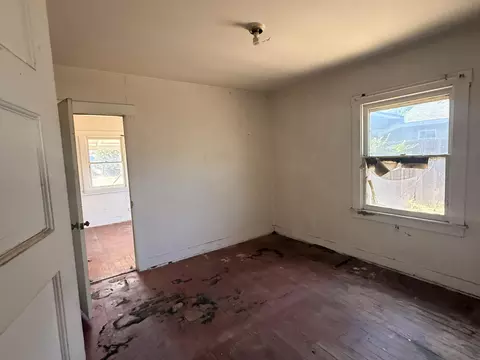 Bedroom - 32947 Hawthorne Rd, Ivanhoe, CA 93235 photo 3 of 6