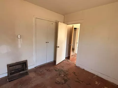 Bedroom - 32947 Hawthorne Rd, Ivanhoe, CA 93235 photo 4 of 6