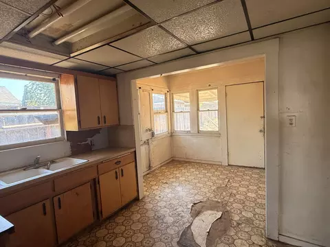 Kitchen - 32947 Hawthorne Rd, Ivanhoe, CA 93235 photo 2 of 3