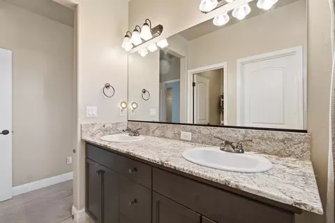 Bath - 3020 N Memory St, Visalia, CA 93291 photo 2 of 3