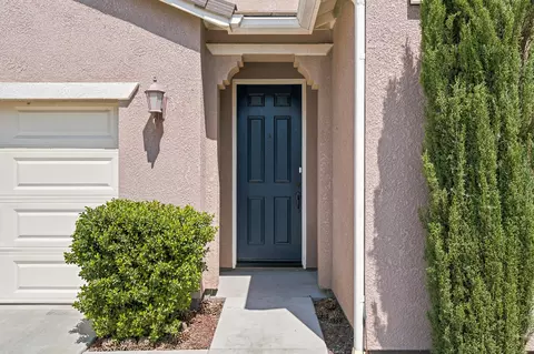Entry Way - 3020 N Memory St, Visalia, CA 93291 photo 1 of 3