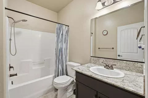 Bath - 3020 N Memory St, Visalia, CA 93291 photo 3 of 3