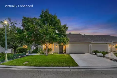 337 Village Dr, Dinuba, CA 93618