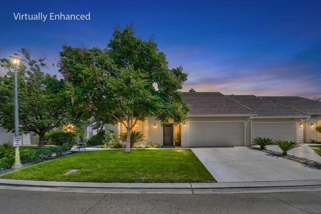 337 Village Dr, Dinuba, CA 93618