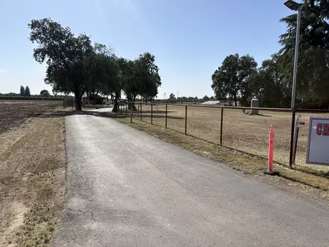 32171 Road 160, Ivanhoe, CA 93235 photo 2