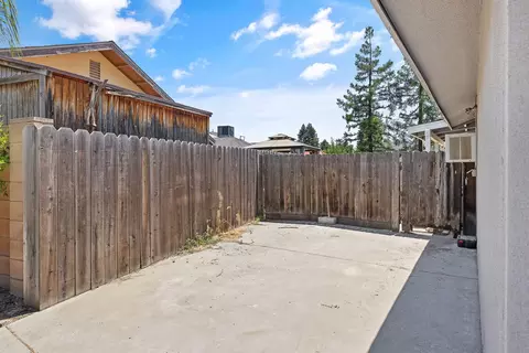 Exterior - 1851 E Independence Ave, Tulare, CA 93274 photo 4 of 12