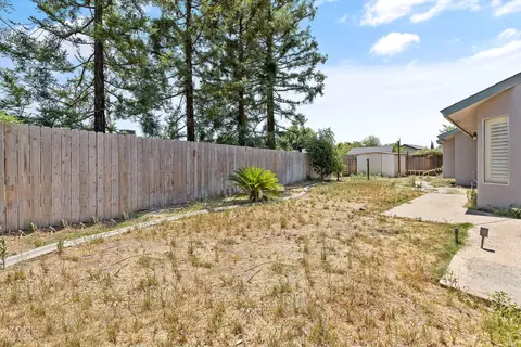 Exterior - 1851 E Independence Ave, Tulare, CA 93274 photo 10 of 12