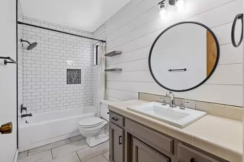 Bath - 1851 E Independence Ave, Tulare, CA 93274 photo 3 of 3