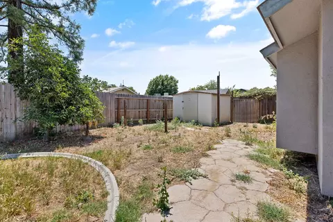 Exterior - 1851 E Independence Ave, Tulare, CA 93274 photo 11 of 12
