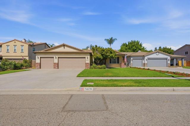2429 N Oak Grove St, Visalia, CA 93291