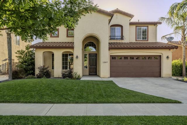 1307 N Julieann St, Visalia, CA 93291