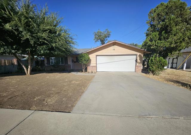 170 N Esther St, Porterville, CA 93257