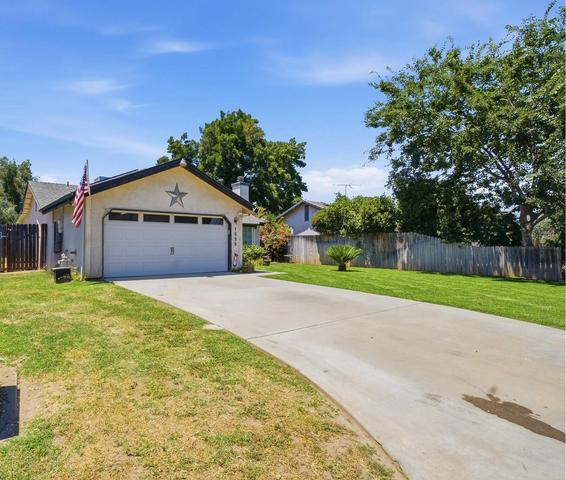 1535 Hartley Ave, Farmersville, CA 93223