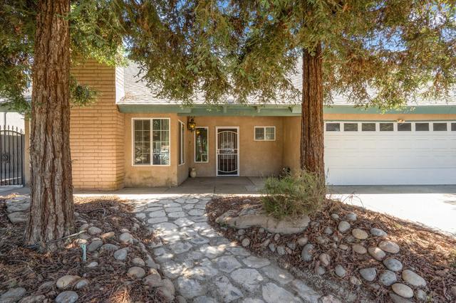 247 E Kennedy Ave, Tulare, CA 93274