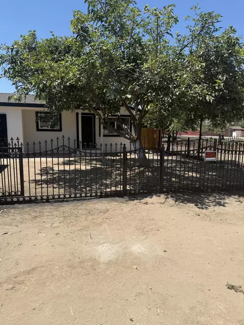 383 N California, Tulare, CA 93274