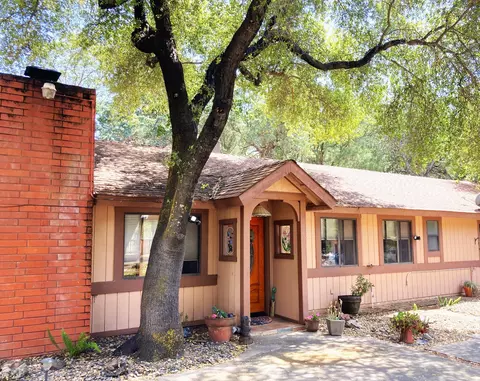 Exterior - 40999 Cherokee Oaks Dr, Three Rivers, CA 93271 photo 1 of 9