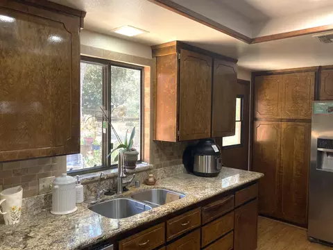 Kitchen - 40999 Cherokee Oaks Dr, Three Rivers, CA 93271 photo 3 of 6