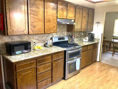 Kitchen - 40999 Cherokee Oaks Dr, Three Rivers, CA 93271 photo 5 of 6