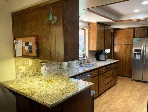 Kitchen - 40999 Cherokee Oaks Dr, Three Rivers, CA 93271 photo 1 of 6