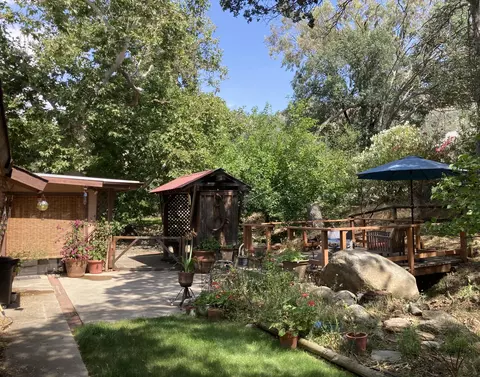 Exterior - 40999 Cherokee Oaks Dr, Three Rivers, CA 93271 photo 6 of 9