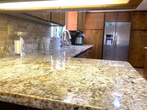 Kitchen - 40999 Cherokee Oaks Dr, Three Rivers, CA 93271 photo 2 of 6