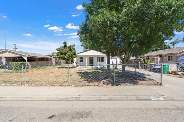 460 S Shasta Ave, Farmersville, CA 93223