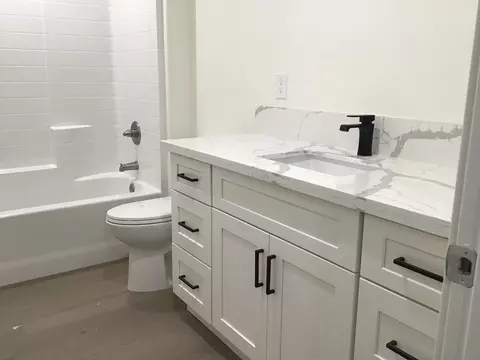 Bath - 2100 Bell Ave, Corcoran, CA 93212 photo 2 of 2