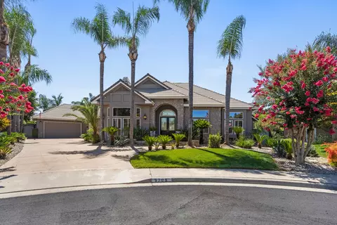 5709 W Seeger Ct, Visalia, CA 93277