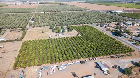 Hemlock Avenue, Porterville, CA 93257