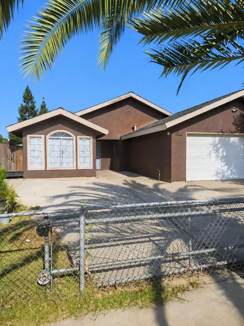 1055 Celaya St, Orange Cove, CA 93646