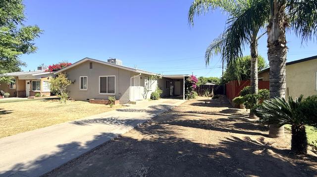1777 E Meadow Ln, Dinuba, CA 93618