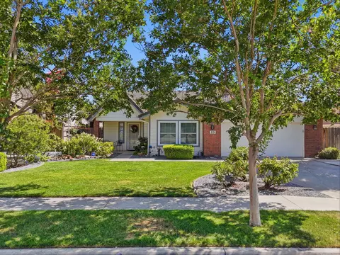 89 Devon Dr, Lemoore, CA 93245 photo 2