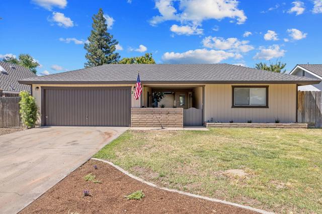 2324 E Harvard Ct, Visalia, CA 93292