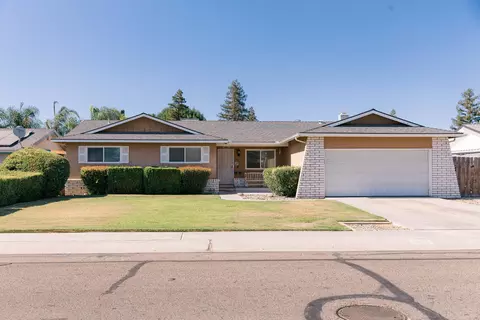 2704 W Dorothea Ave, Visalia, CA 93277