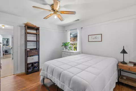Bedroom - 236 S C St, Exeter, CA 93221 photo 3 of 4