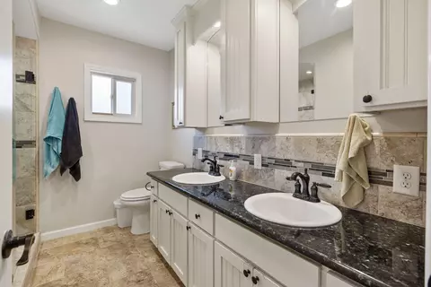 Bath - 1716 E Academy Ave, Tulare, CA 93274 photo 1 of 4