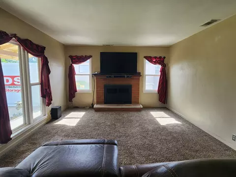 Living - 2925 E Meadow Ave, Visalia, CA 93292 photo 2 of 4