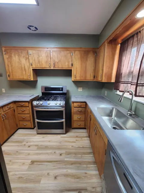 Kitchen - 2925 E Meadow Ave, Visalia, CA 93292 photo 3 of 4