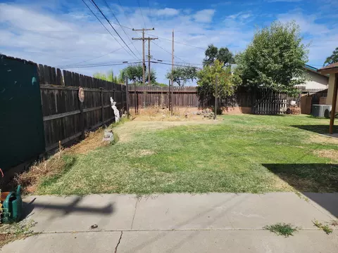 Exterior - 2925 E Meadow Ave, Visalia, CA 93292 photo 10 of 15