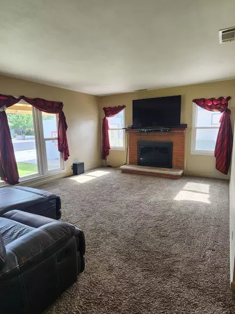 Living - 2925 E Meadow Ave, Visalia, CA 93292 photo 3 of 4
