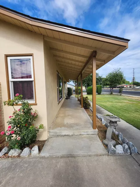Exterior - 2925 E Meadow Ave, Visalia, CA 93292 photo 6 of 15