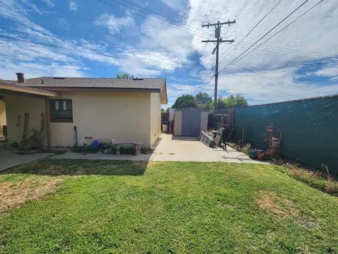 Exterior - 2925 E Meadow Ave, Visalia, CA 93292 photo 13 of 15