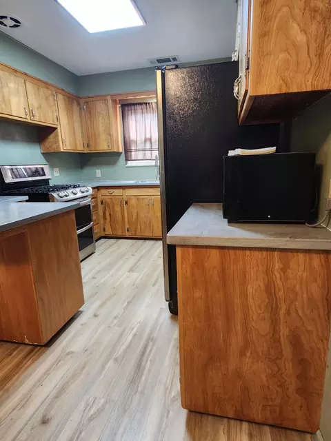 Kitchen - 2925 E Meadow Ave, Visalia, CA 93292 photo 2 of 4