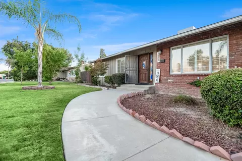 1237 S Clover St, Visalia, CA 93277 photo 2