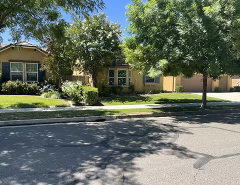 3537 W Delaware Ct, Visalia, CA 93291