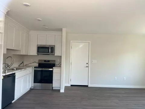 Living - 929 W 6th St, Merced, CA 95341 photo 1 of 5