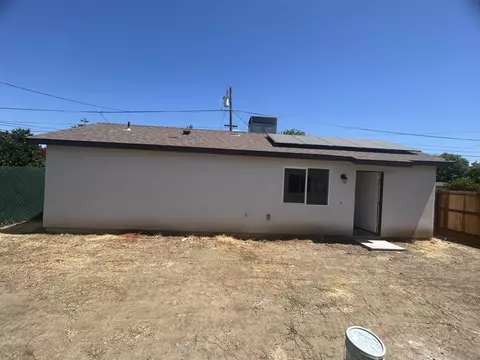 Exterior - 929 W 6th St, Merced, CA 95341 photo 5 of 6