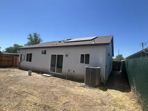 Exterior - 929 W 6th St, Merced, CA 95341 photo 3 of 6
