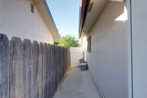 241 E Berkeley Ave, Tulare, CA 93274 photo 34